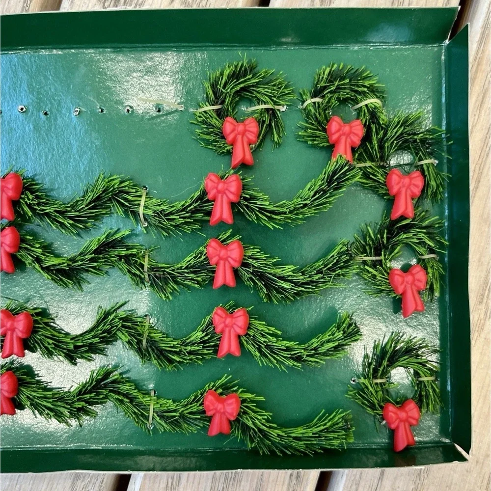 Department 56 Village Holiday Trimmings Garlands & Wreaths - Incomplete